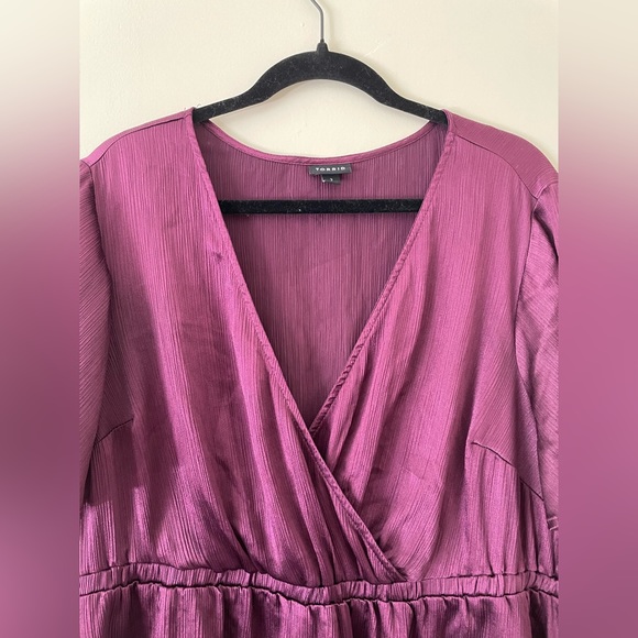 Torrid Peplum Satin V-Neck Blouse - Picture 6 of 7